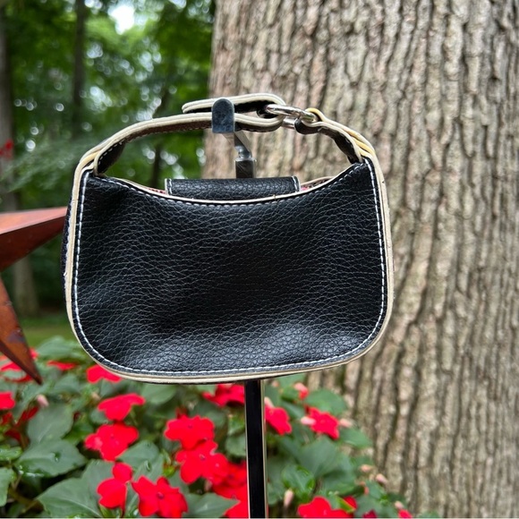 Leather Purse Snap On! Use to hold iPod, charger, plastic window for cords 💕 - Picture 1 of 9